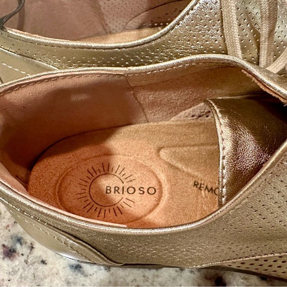 Brioso Perforated Leather Oxford Shoes Gold Size 7.5 NEW WITHOUT TAGS - Picture 9 of 13